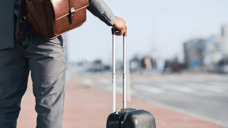 How to Travel Smarter: Keep Your Hands Free with Easy Luggage Storage Solutions How to Travel Smarter: Keep Your Hands Free with Easy Luggage Storage Solutions