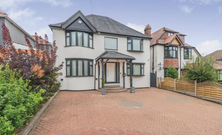 Epsom’s Historic Appeal: How Its Spa Heritage Influences Luxury Housing